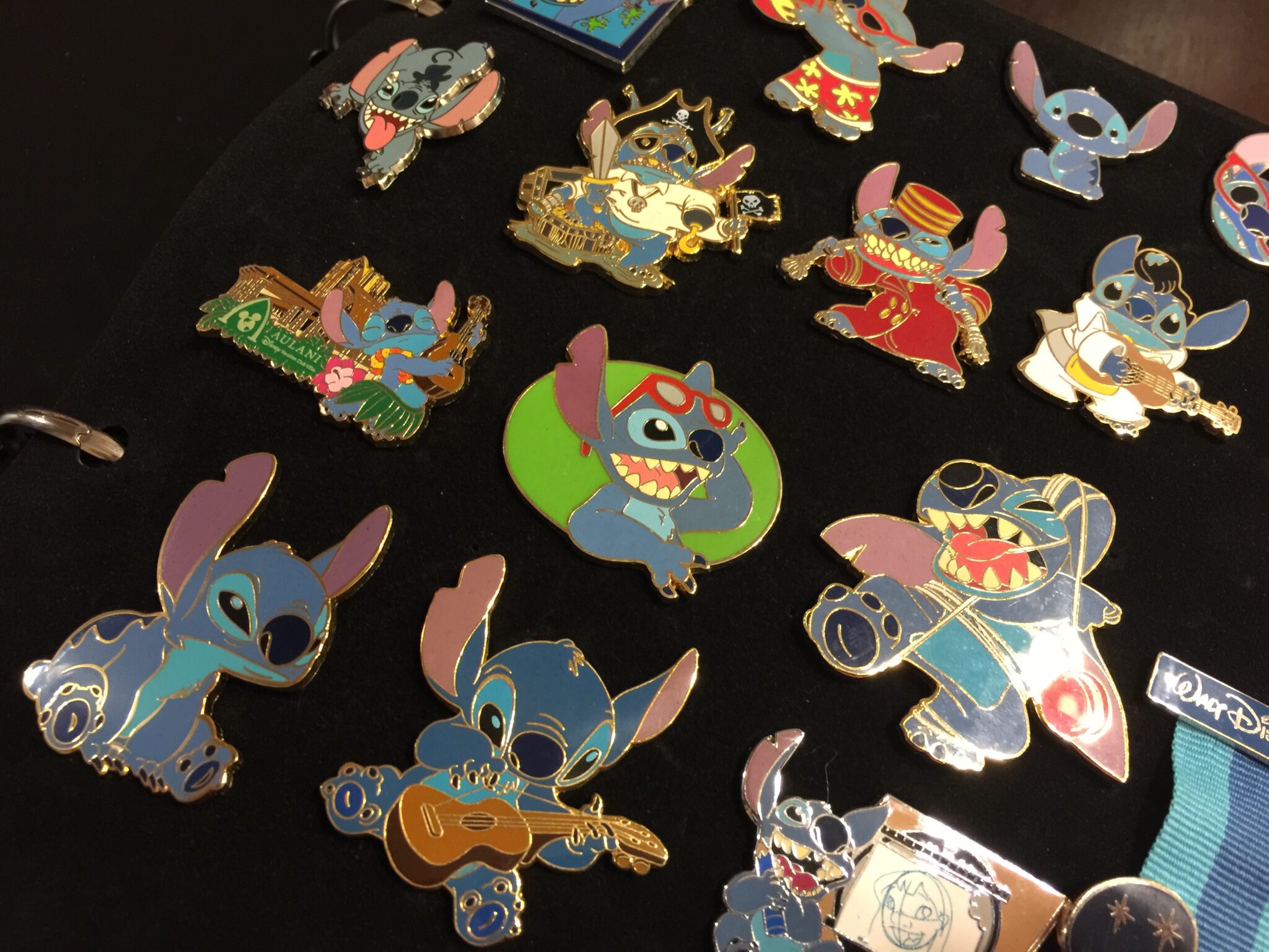 Disney Pin Trading Lingo - Tips from the Magical Divas and Devos